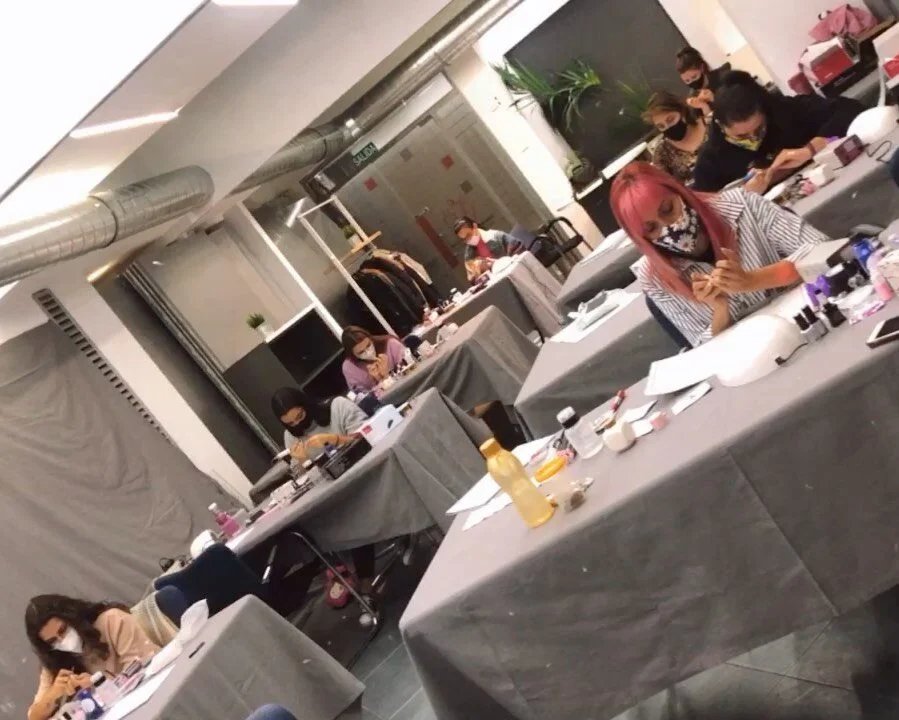 Sesión de entrenamiento de manicuristas